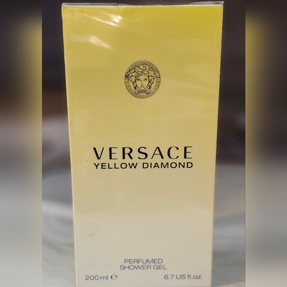 NIB Versace Yellow Diamond Purfumed Shower Gel 200ML/6.7FL OZ - Picture 2 of 3